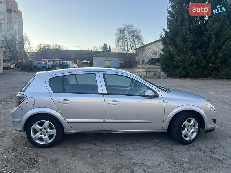 Хэтчбек Opel Astra 2008 в Ровно