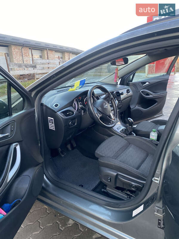 Универсал Opel Astra 2018 в Калуше