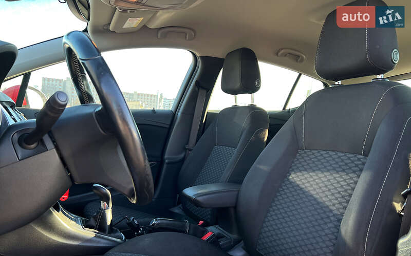 Хэтчбек Opel Astra 2016 в Львове