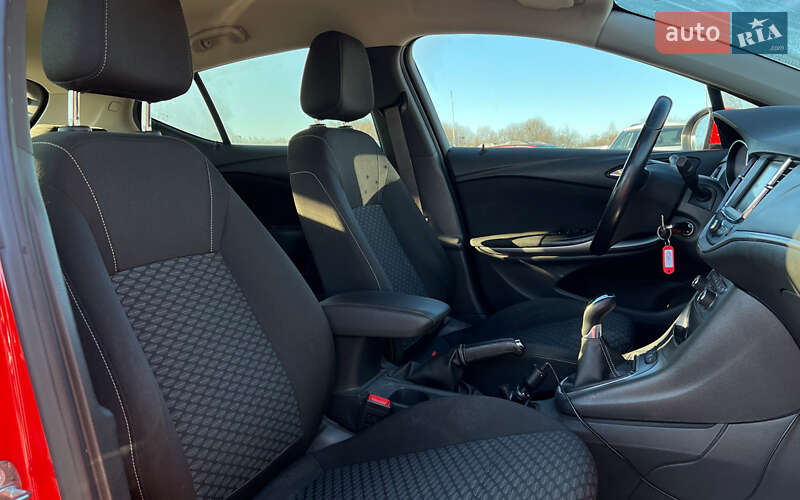 Хэтчбек Opel Astra 2016 в Львове