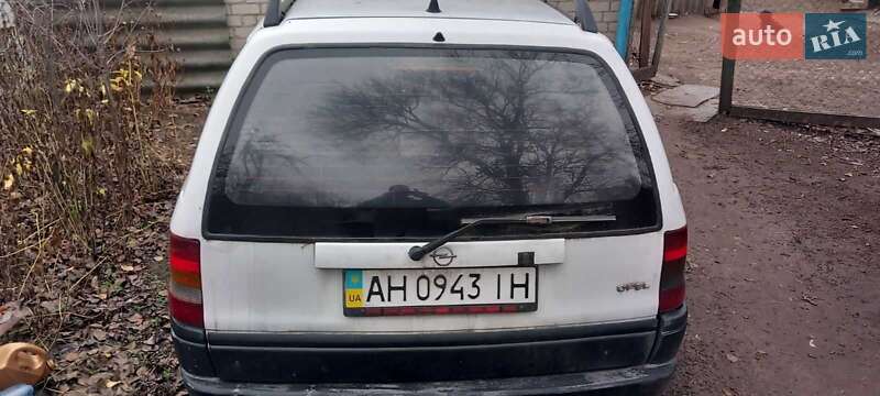 Універсал Opel Astra 1996 в Синельниковому