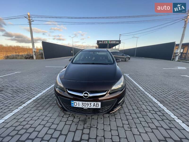 Універсал Opel Astra 2015 в Львові
