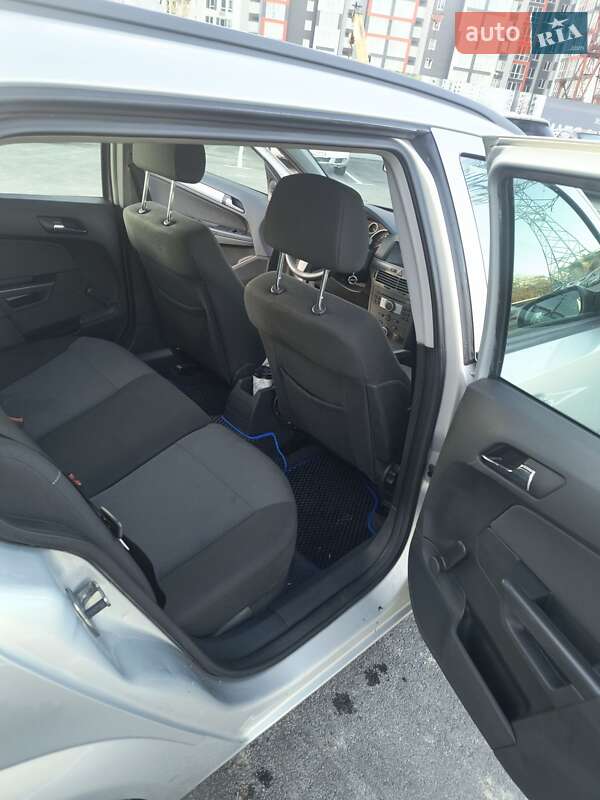 Универсал Opel Astra 2005 в Чернигове