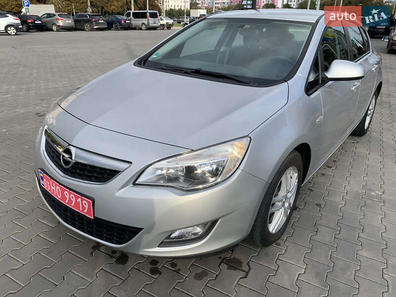 Хэтчбек Opel Astra 2011 в Луцке