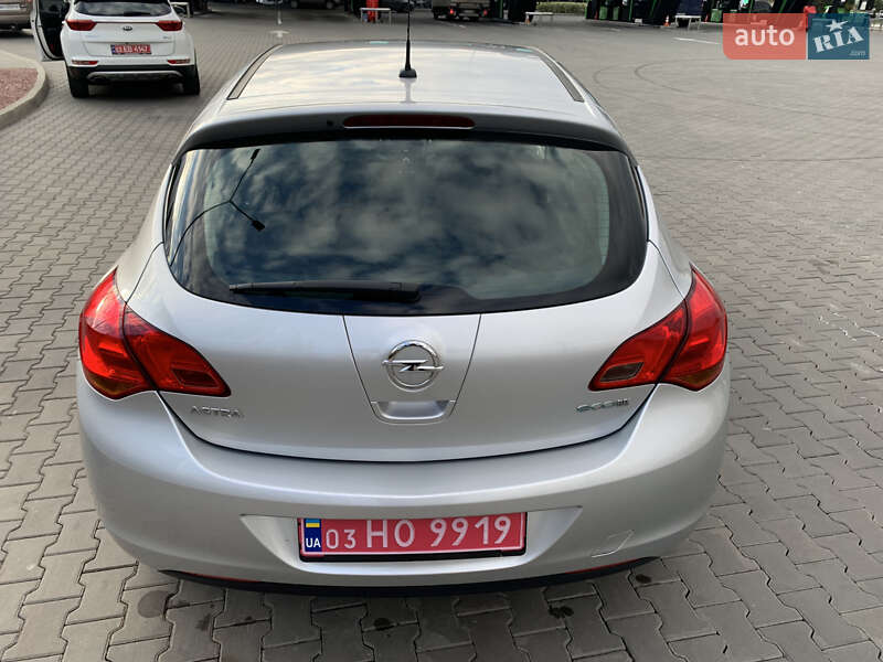 Хэтчбек Opel Astra 2011 в Луцке