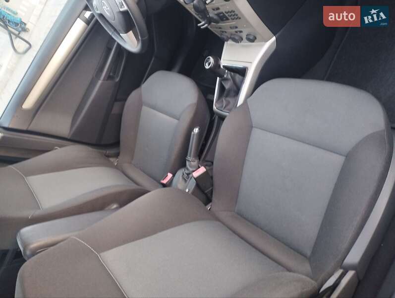 Универсал Opel Astra 2007 в Радехове