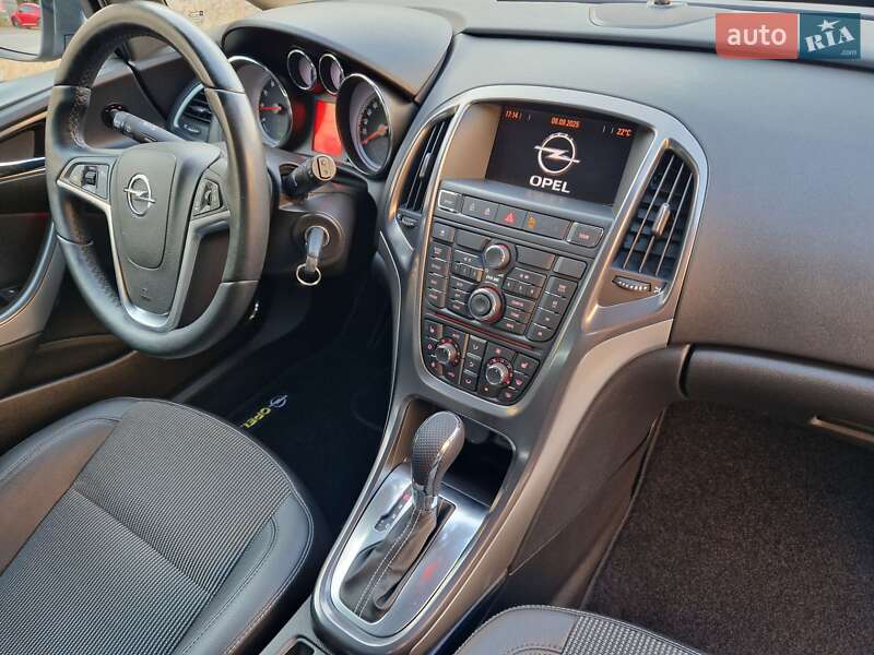 Універсал Opel Astra 2012 в Києві