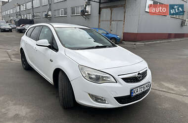 Універсал Opel Astra 2011 в Києві