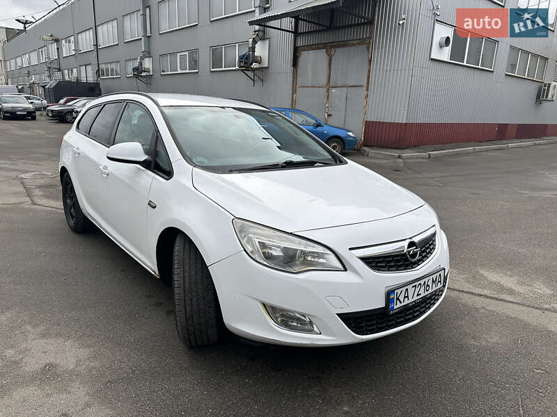 Универсал Opel Astra 2011 в Киеве фото Универсал Opel Astra 2011 в Киеве