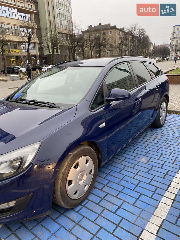 Універсал Opel Astra 2013 в Івано-Франківську