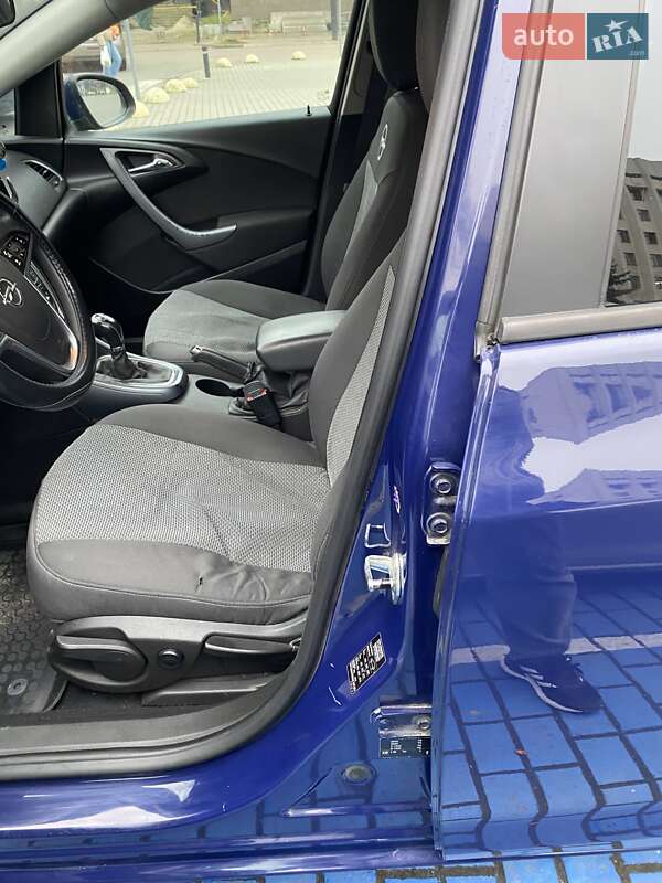 Універсал Opel Astra 2013 в Івано-Франківську