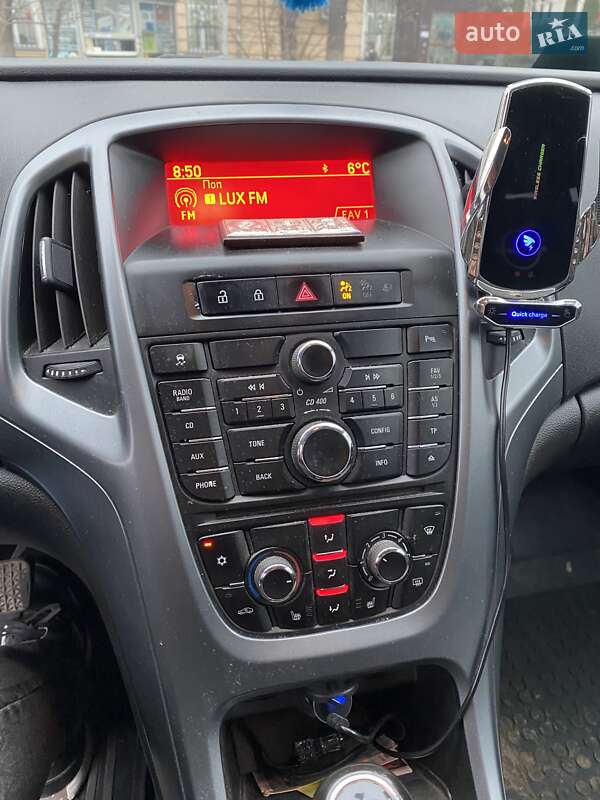 Універсал Opel Astra 2013 в Івано-Франківську