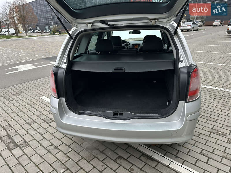 Универсал Opel Astra 2009 в Луцке