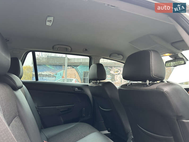 Универсал Opel Astra 2009 в Луцке