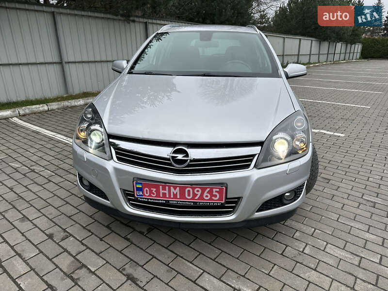 Универсал Opel Astra 2009 в Луцке