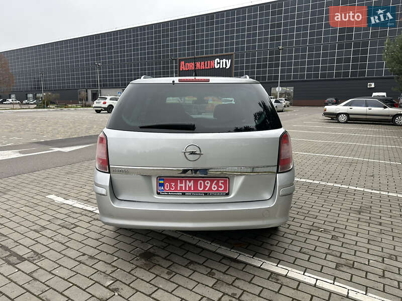 Универсал Opel Astra 2009 в Луцке