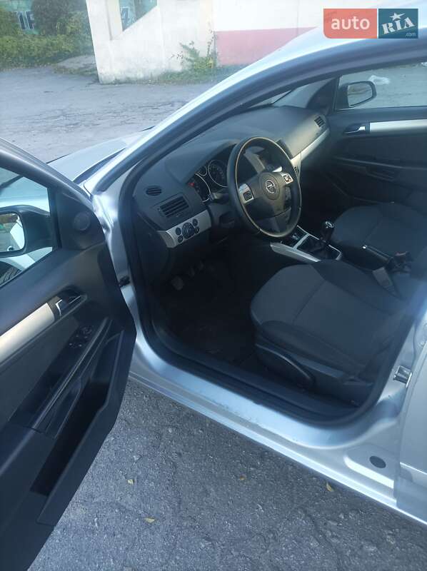 Универсал Opel Astra 2008 в Хороле фото 2 Универсал Opel Astra 2008 в Хороле