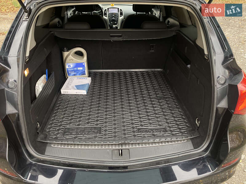 Універсал Opel Astra 2011 в Виноградові