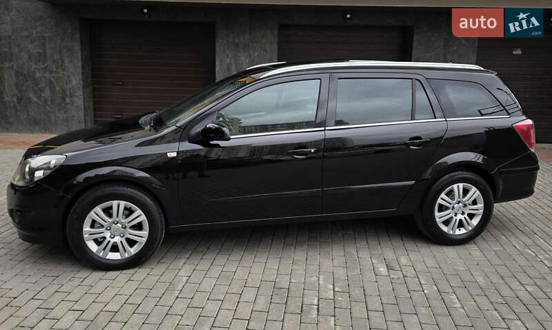 Універсал Opel Astra 2009 в Тернополі