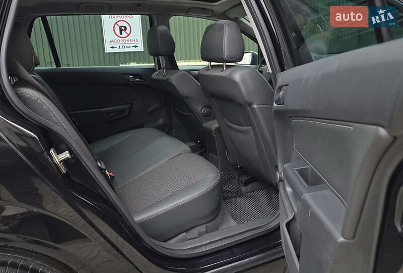 Універсал Opel Astra 2009 в Тернополі