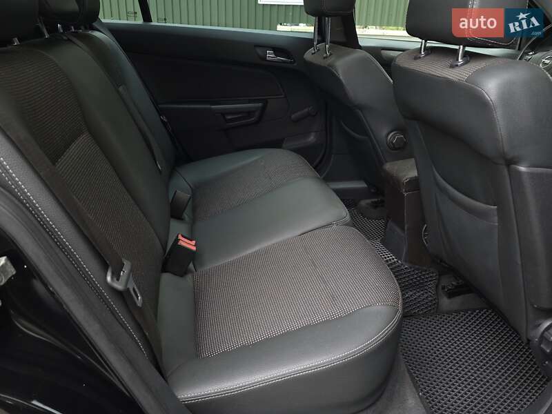 Універсал Opel Astra 2009 в Тернополі