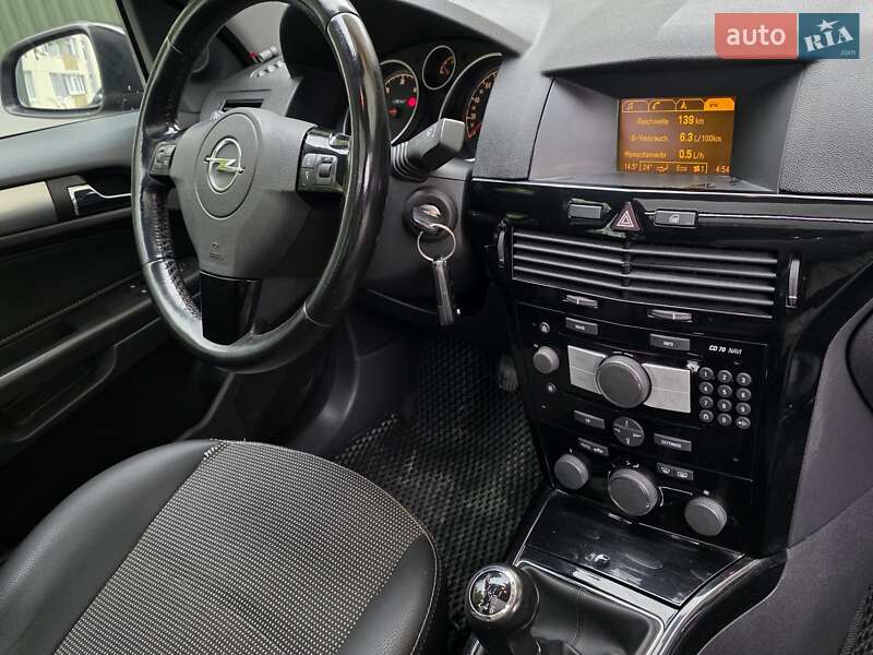 Універсал Opel Astra 2009 в Тернополі