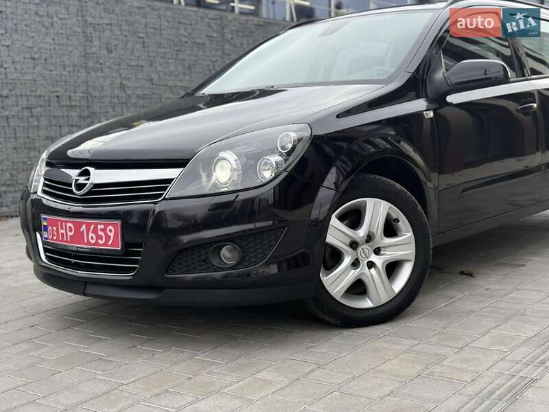 Универсал Opel Astra 2009 в Луцке