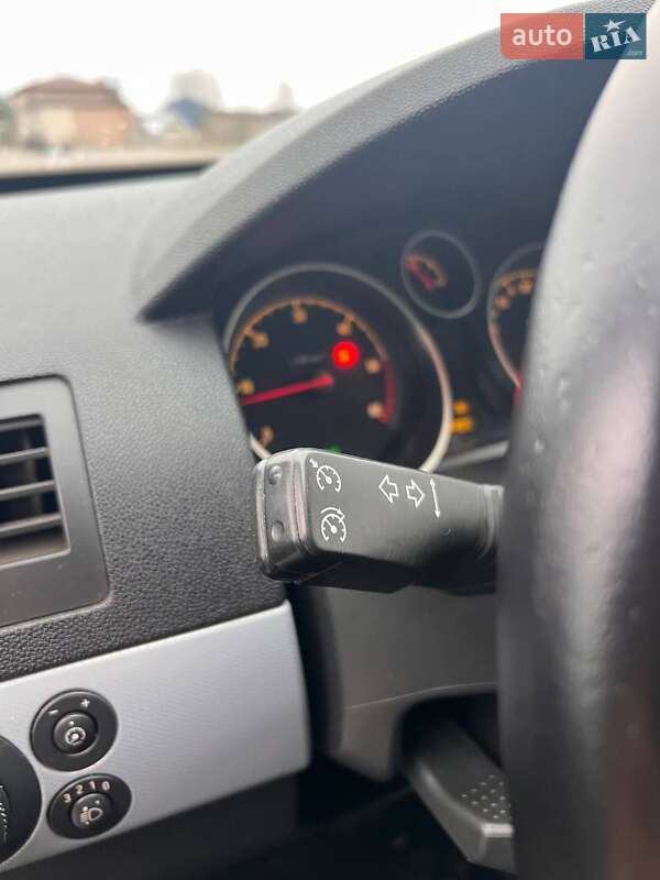 Универсал Opel Astra 2006 в Сарнах