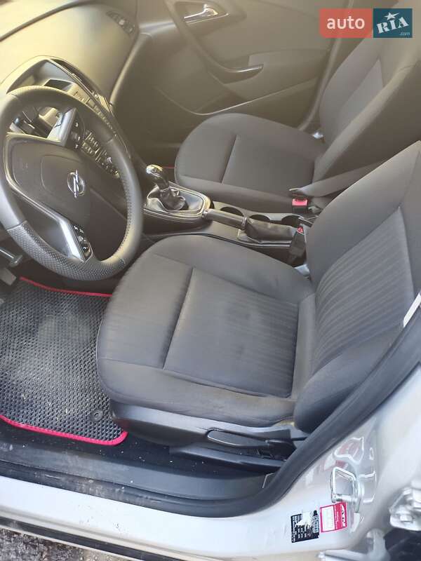 Универсал Opel Astra 2011 в Белой Церкви