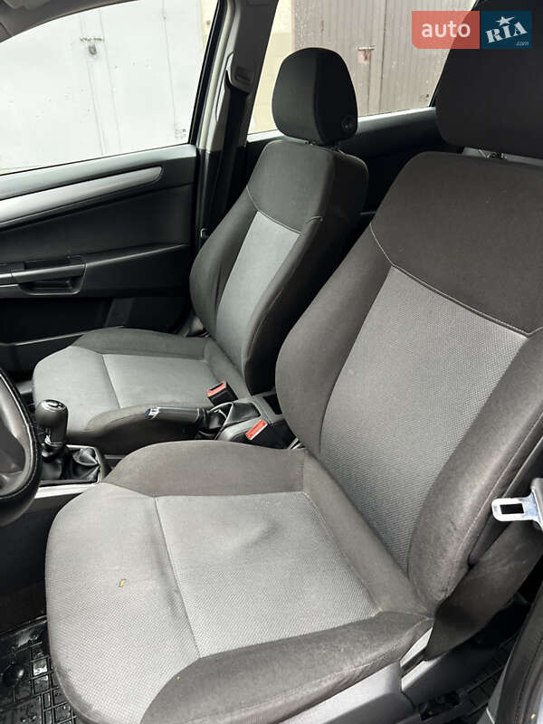 Універсал Opel Astra 2004 в Чорткові