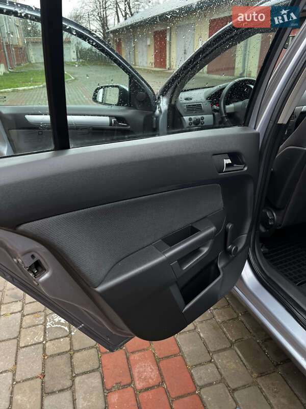 Універсал Opel Astra 2004 в Чорткові