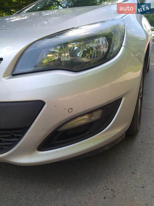 Универсал Opel Astra 2013 в Львове