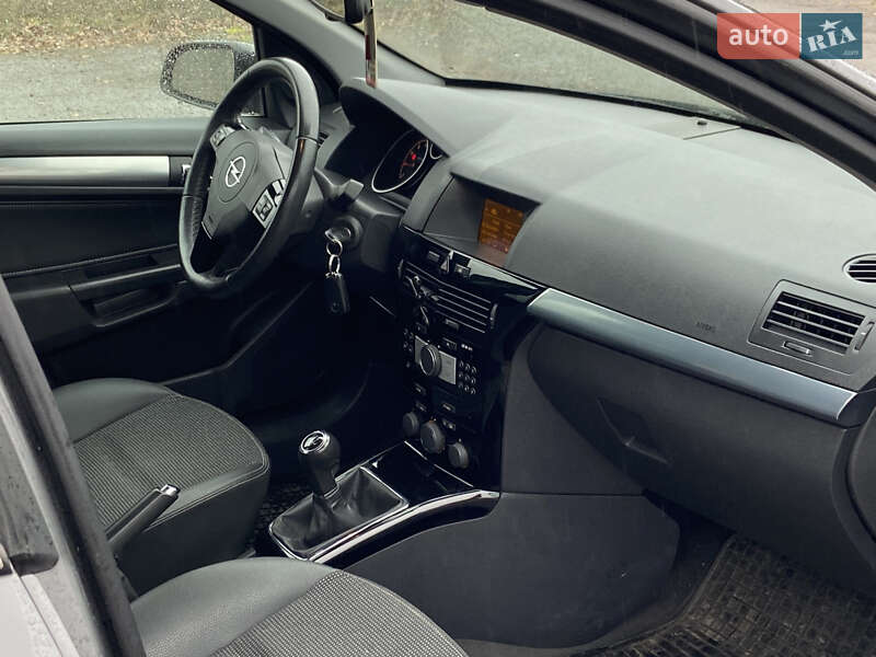 Универсал Opel Astra 2009 в Полтаве