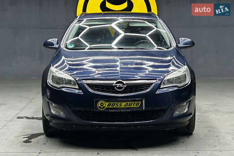 Универсал Opel Astra 2011 в Черновцах