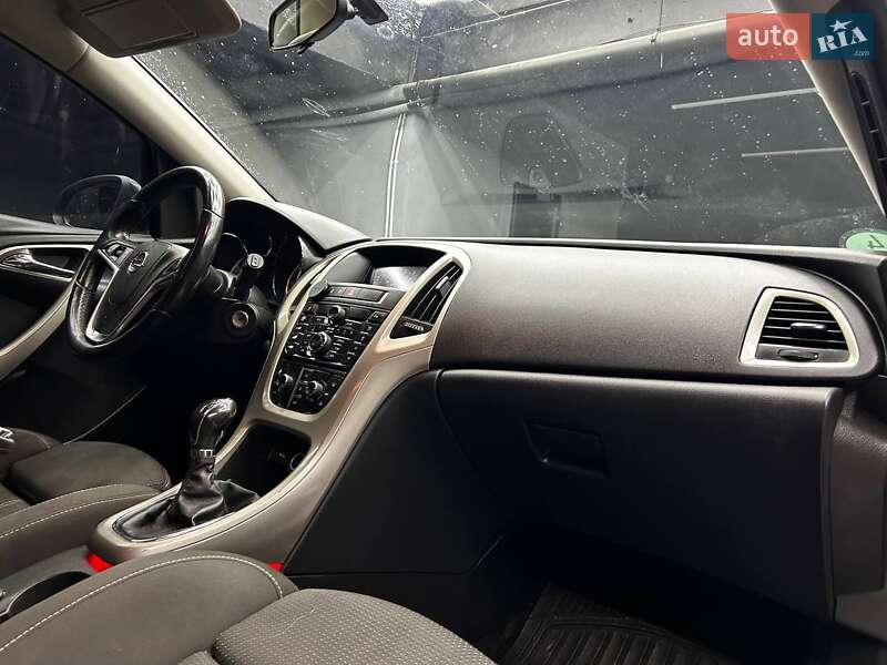 Универсал Opel Astra 2011 в Черновцах