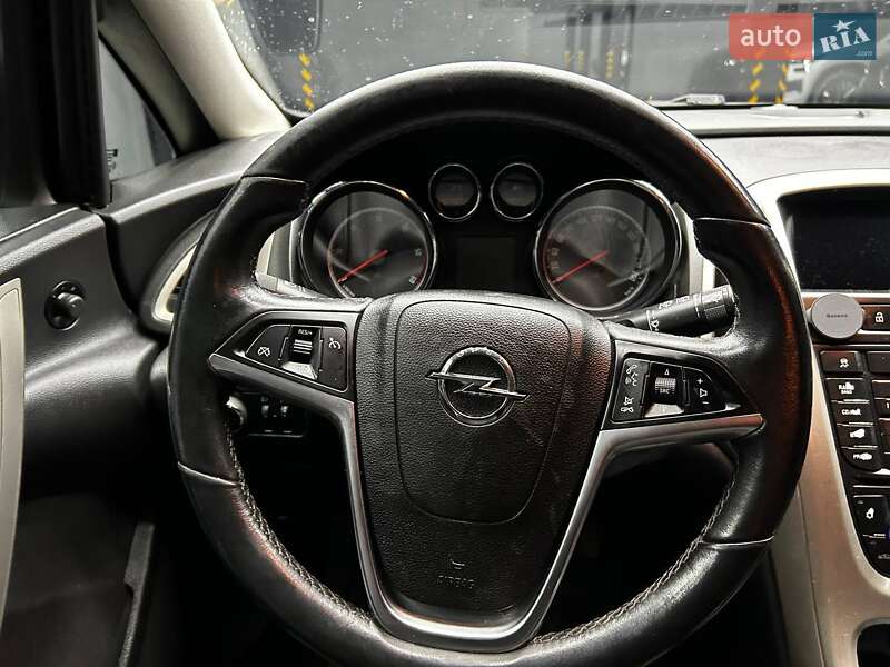 Универсал Opel Astra 2011 в Черновцах
