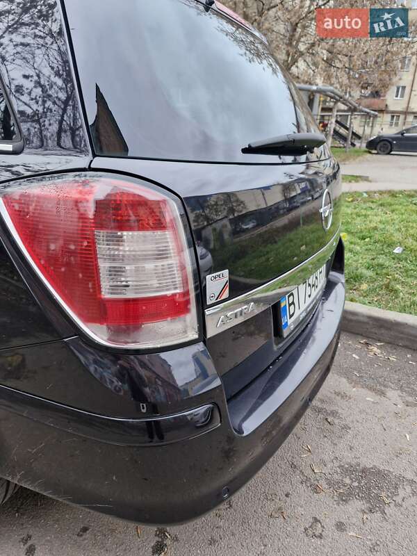 Универсал Opel Astra 2008 в Полтаве