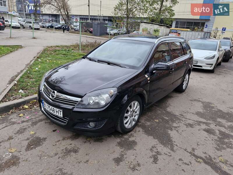 Универсал Opel Astra 2008 в Полтаве