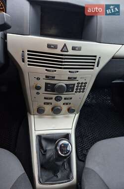 Универсал Opel Astra 2008 в Полтаве