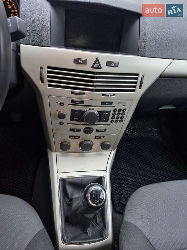 Универсал Opel Astra 2008 в Полтаве