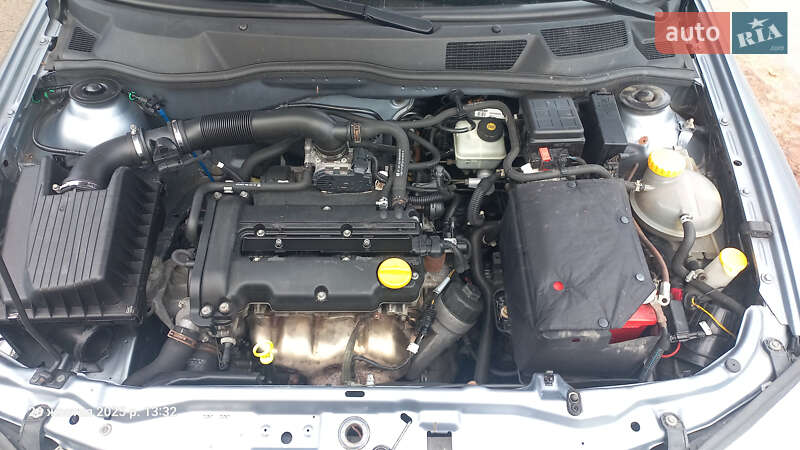 Седан Opel Astra 2006 в Киеве