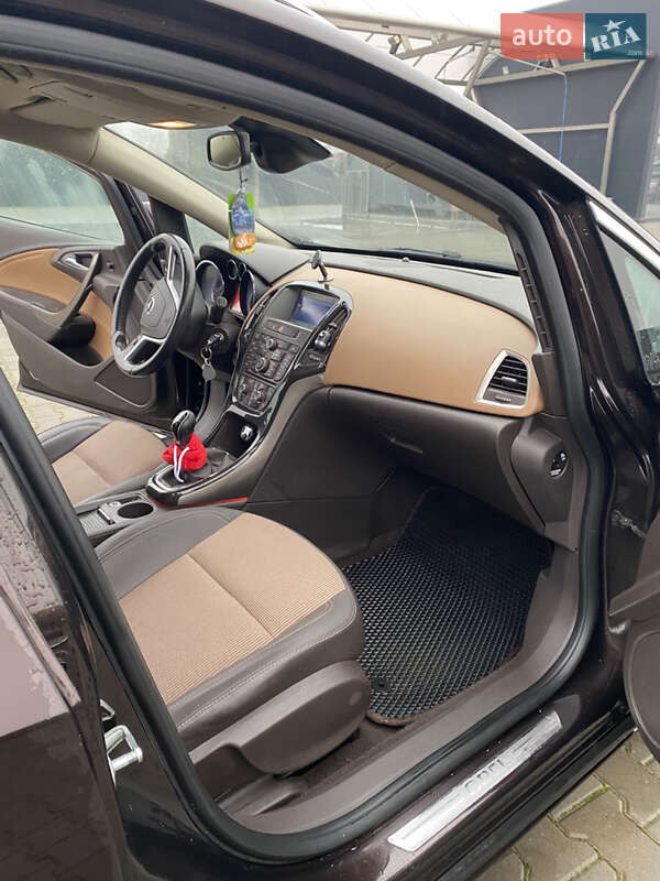 Универсал Opel Astra 2012 в Летичеве