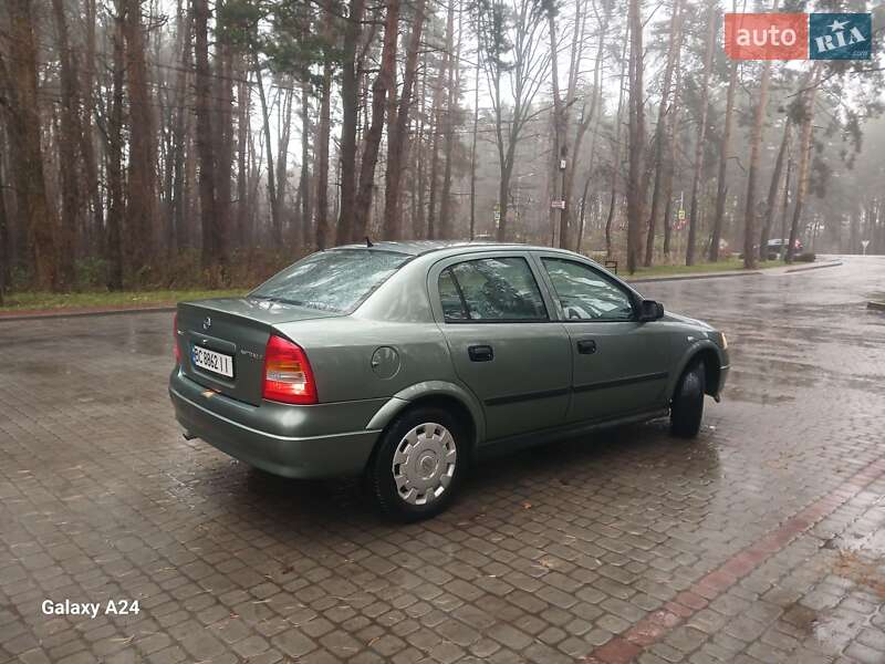 Седан Opel Astra 2006 в Львові