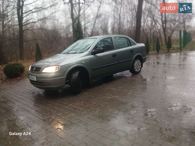 Седан Opel Astra 2006 в Львові