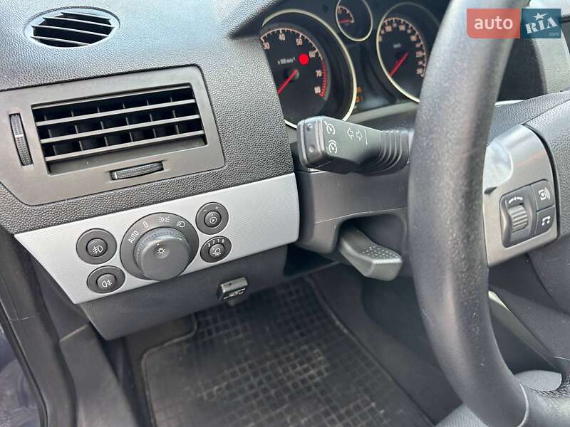 Универсал Opel Astra 2006 в Каменском