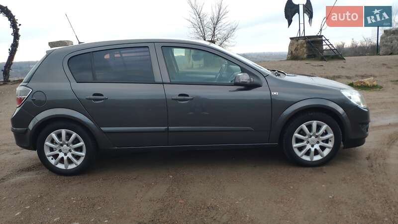 Хэтчбек Opel Astra 2008 в Южноукраинске