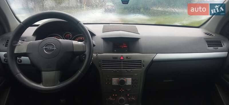 Универсал Opel Astra 2005 в Ужгороде