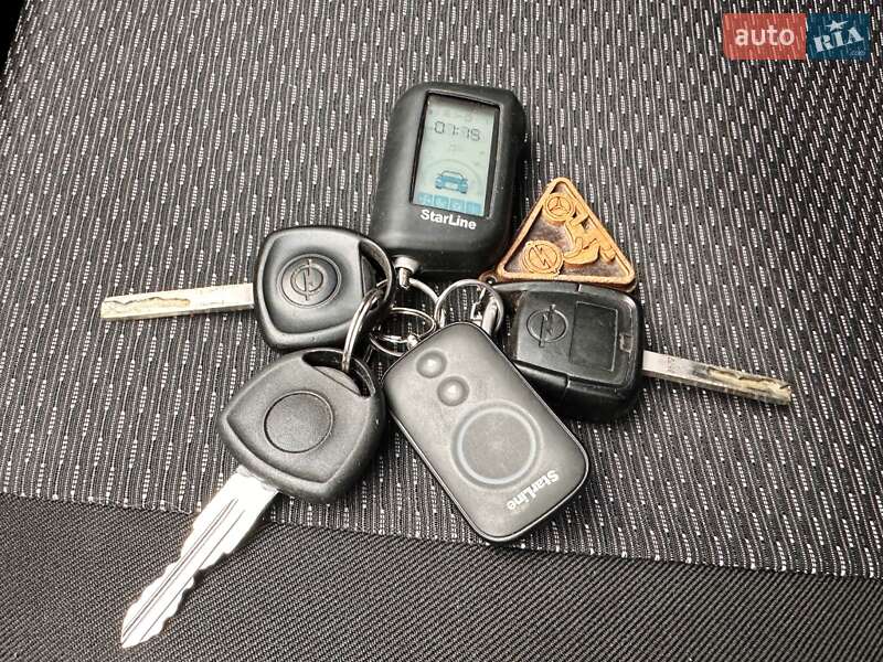 Седан Opel Astra 2005 в Запорожье