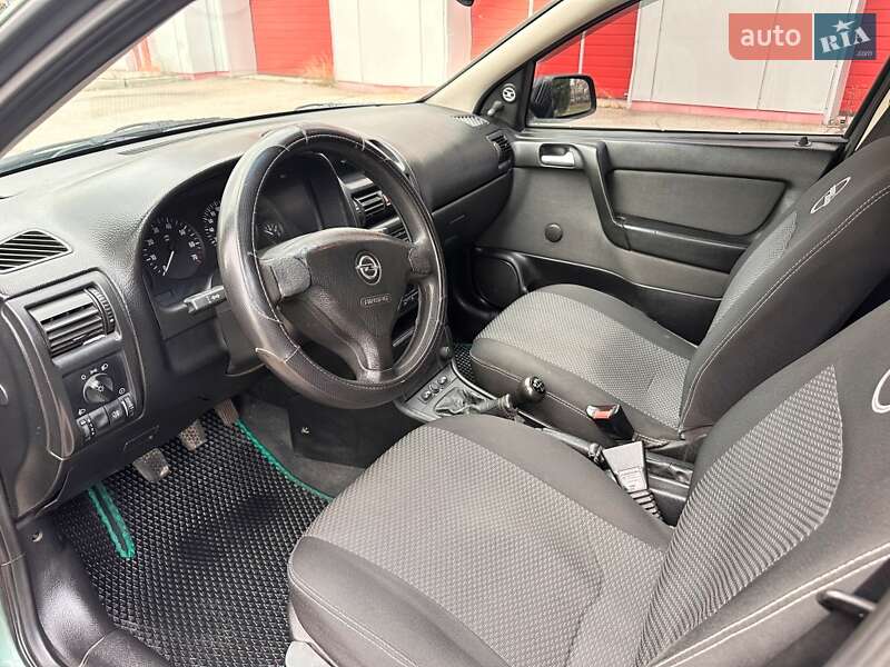 Седан Opel Astra 2005 в Запорожье