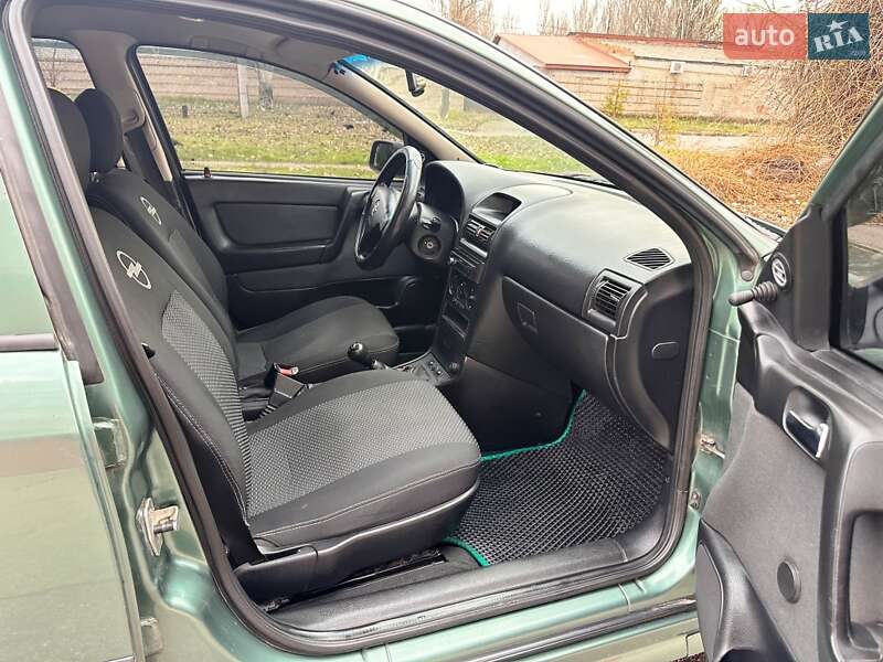 Седан Opel Astra 2005 в Запорожье